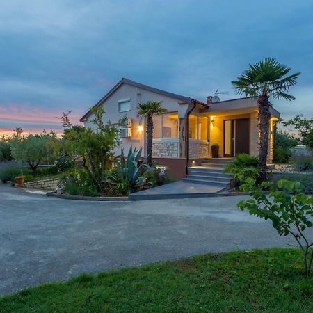 Villa Viktoria Poll&Garden View Kaštelir Екстериор снимка