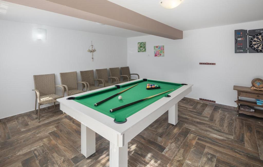 Villa Viktoria Poll&Garden View Kaštelir Екстериор снимка