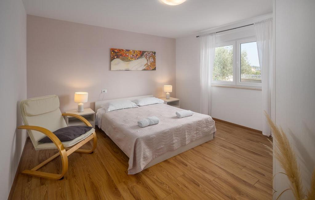 Villa Viktoria Poll&Garden View Kaštelir Екстериор снимка