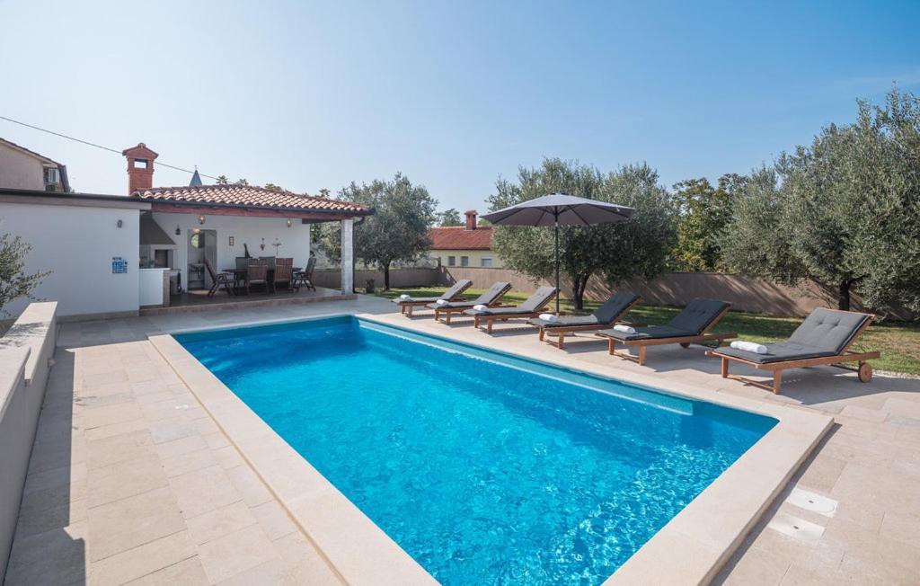 Villa Viktoria Poll&Garden View Kaštelir Екстериор снимка